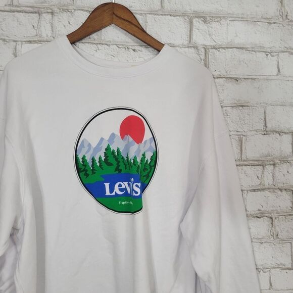 Levis NWOT crew neck sweatshirt - Picture 2 of 14